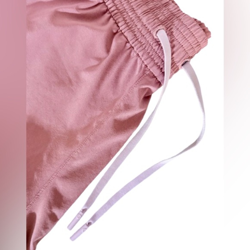 Lululemon Spring Breakaway Shorts - Picture 9 of 10